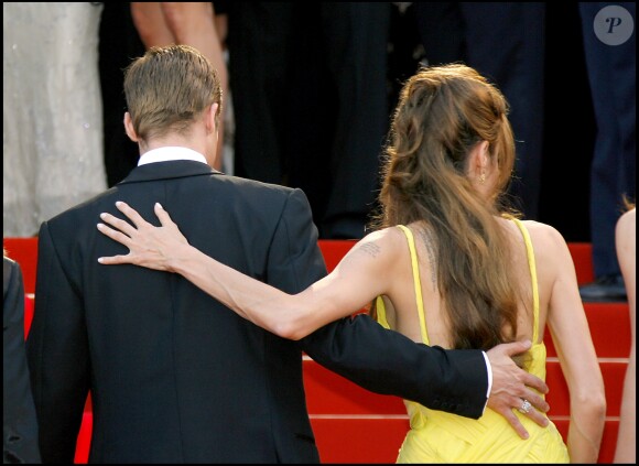 Angelina Jolie et Brad Pitt lors de la montée des marches du Festival de Cannes et la projection du film Ocean's Thirteen en 2007