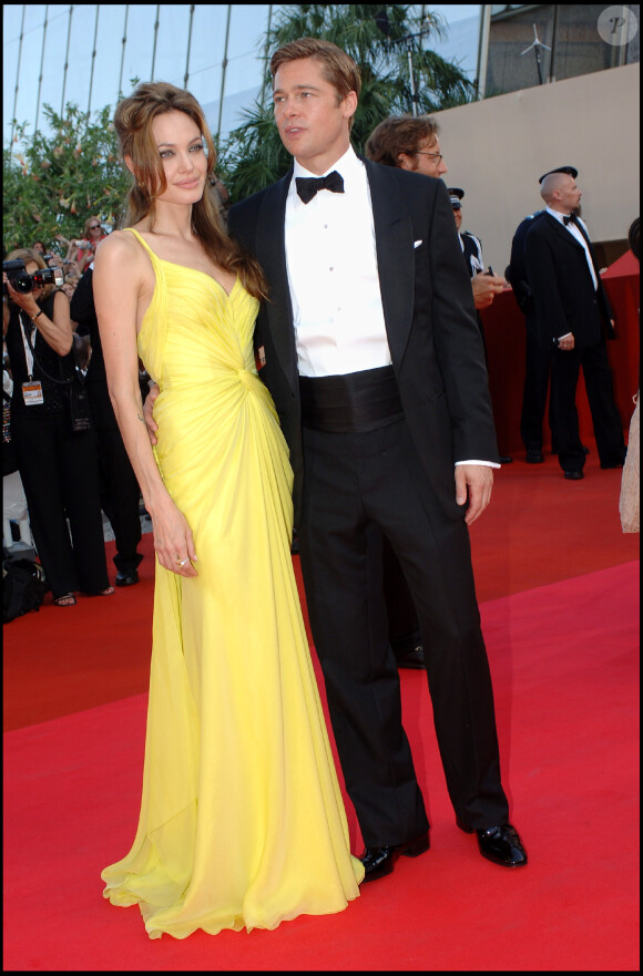 Angelina Jolie et Brad Pitt lors de la montée des marches du Festival de Cannes et la projection du film Ocean's Thirteen en 2007