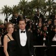Angelina Jolie et Brad Pitt lors de la montée des marches du film Un coeur invaincu au Festival de Cannes en 2007