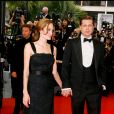 Angelina Jolie et Brad Pitt lors de la montée des marches du film Un coeur invaincu au Festival de Cannes en 2007
