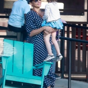 Exclusif - Eva Mendes et son compagnon Ryan Gosling ont passé la journée avec leurs filles Esmeralda et Amada à Los Angeles, le 26 avril 2019.