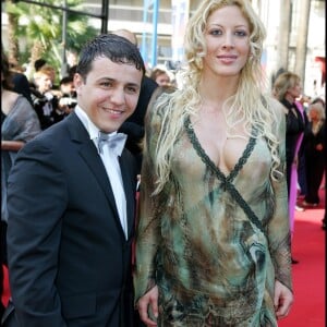 LOANA ET FAUDEL - MONTEE DES MARCHES DU FILM "THE THREE BURIALS OF MELQUIADES ESTRADA"  LORS DU 58 EME FESTIVAL DE CANNES 2005