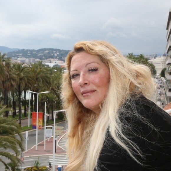 Exclusif - Loana pose pendant le 72e Festival de Cannes, le 21 mai 2019