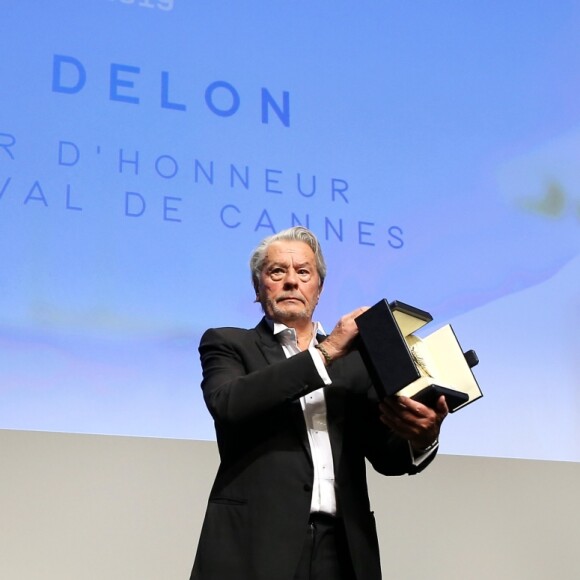 Alain Delon et sa fille Anouchka (Robe Elie Saab) - Remise de la Palme d'Honneur à Alain Delon lors du 72ème Festival International du Film de Cannes. On may 19th 2019 © Jacovides-Moreau / Bestimage