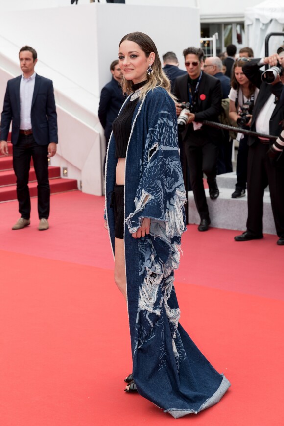 Marion Cotillard (tenue Balmain) - Montée des marches du film " Matthias et Maxime "  lors du 72ème Festival International du Film de Cannes, le 22 mai 2019. © Jacovides-Moreau / Bestimage