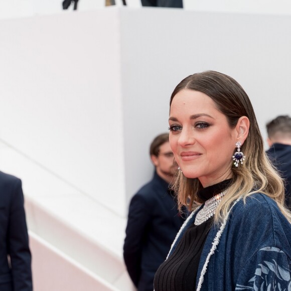 Marion Cotillard (tenue Balmain) - Montée des marches du film " Matthias et Maxime "  lors du 72ème Festival International du Film de Cannes, le 22 mai 2019. © Jacovides-Moreau / Bestimage