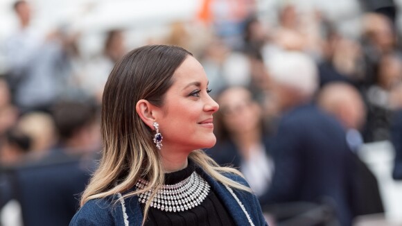 Marion Cotillard : Minishort et nombril à l'air, son look inattendu à Cannes