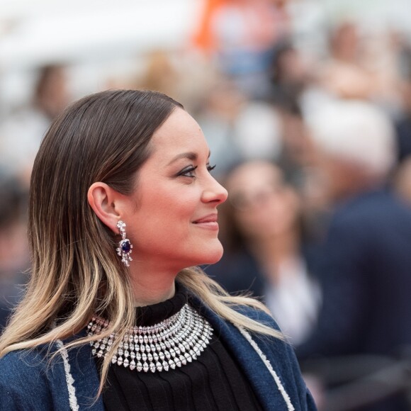 Marion Cotillard (tenue Balmain) - Montée des marches du film " Matthias et Maxime "  lors du 72ème Festival International du Film de Cannes, le 22 mai 2019. © Jacovides-Moreau / Bestimage