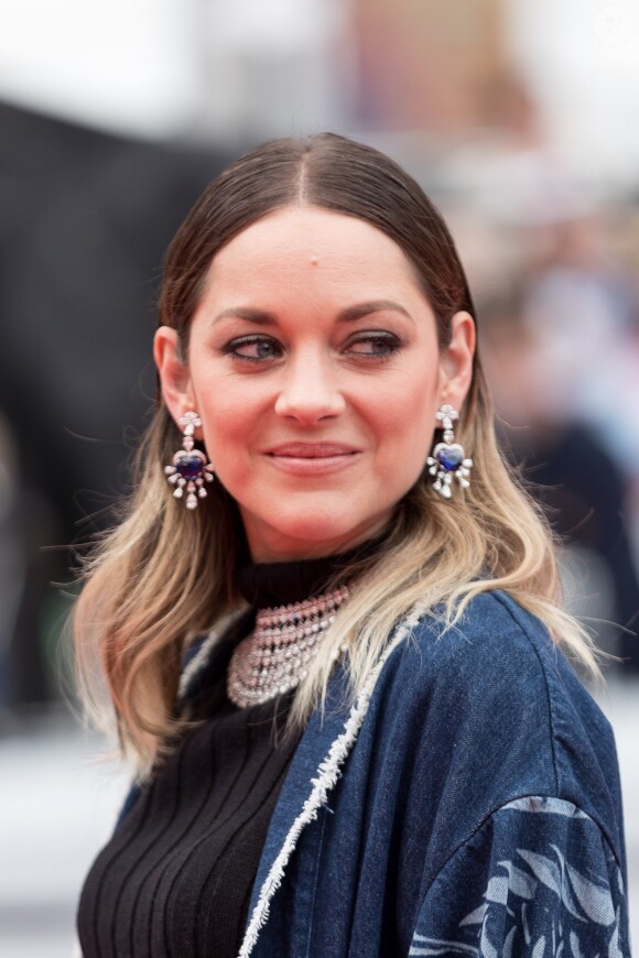 Marion Cotillard (tenue Balmain) - Montée des marches du film " Matthias et Maxime "  lors du 72ème Festival International du Film de Cannes, le 22 mai 2019. © Jacovides-Moreau / Bestimage