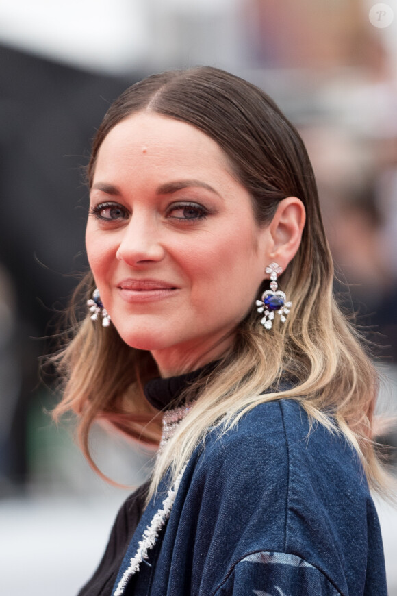 Marion Cotillard (tenue Balmain) - Montée des marches du film " Matthias et Maxime "  lors du 72ème Festival International du Film de Cannes, le 22 mai 2019. © Jacovides-Moreau / Bestimage