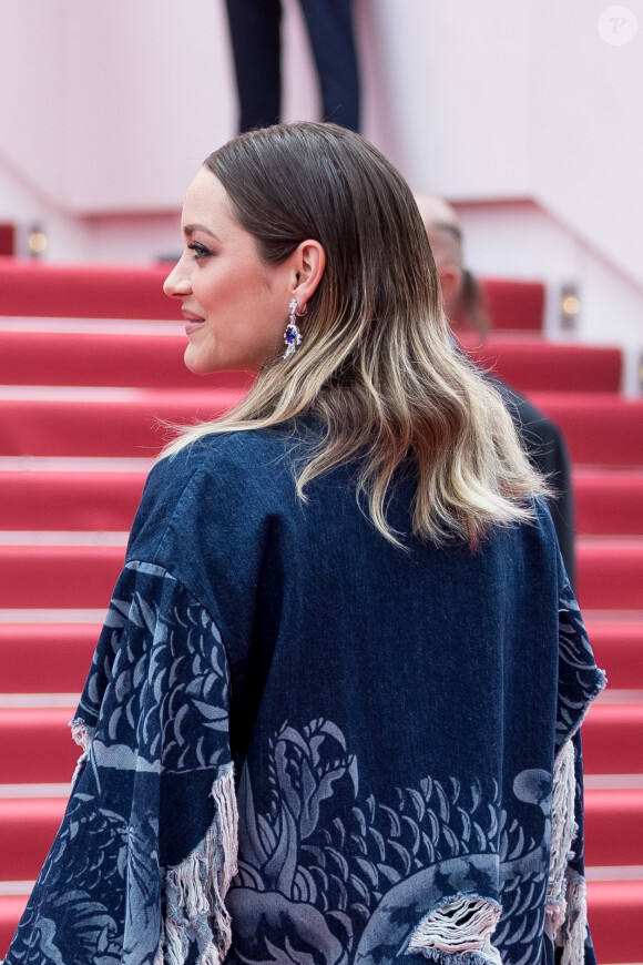 Marion Cotillard (tenue Balmain) - Montée des marches du film " Matthias et Maxime "  lors du 72ème Festival International du Film de Cannes, le 22 mai 2019. © Jacovides-Moreau / Bestimage
