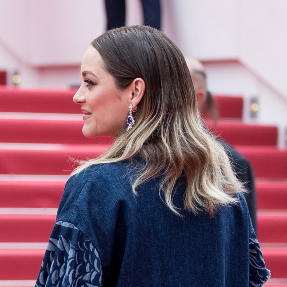 Marion Cotillard (tenue Balmain) - Montée des marches du film " Matthias et Maxime "  lors du 72ème Festival International du Film de Cannes, le 22 mai 2019. © Jacovides-Moreau / Bestimage
