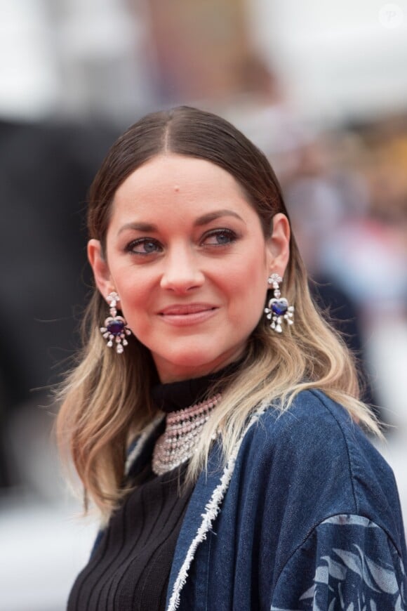 Marion Cotillard (tenue Balmain) - Montée des marches du film " Matthias et Maxime "  lors du 72ème Festival International du Film de Cannes, le 22 mai 2019. © Jacovides-Moreau / Bestimage