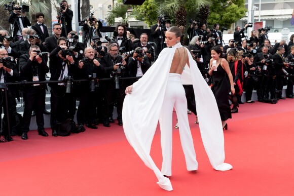 Josephine Skriver assiste à la montée des marches du film "Roubaix, une lumière (Oh Mercy!)" lors du 72ème Festival International du Film de Cannes. Le 22 mai 2019 © Jacovides-Moreau / Bestimage