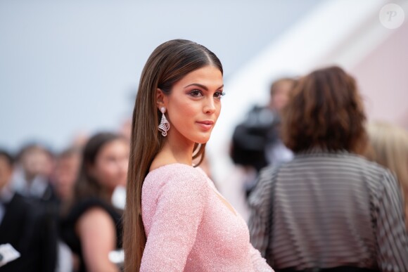 Iris Mittenaere (bijoux De Grisogono) assiste à la montée des marches du film "Roubaix, une lumière (Oh Mercy!)" lors du 72ème Festival International du Film de Cannes. Le 22 mai 2019 © Borde / Bestimage