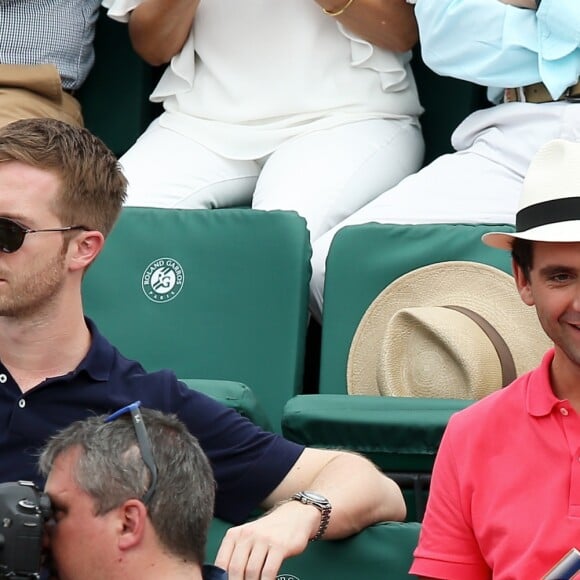 Le chanteur Mika et son compagnon Andy Dermanis dans les tribunes lors de la finale homme des Internationaux de Tennis de Roland-Garros à Paris le 11 juin 2017. © Dominique Jacovides-Cyril Moreau / Bestimage