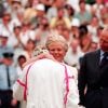 La duchesse Katharine de Kent réconfortant Jana Novotna lors de sa défaite en finale du tournoi de Wimblodon contre Steffi Graff en juin 1993.