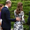 Kate Middleton, duchesse de Cambridge, a fait visiter le jardin qu'elle a créé, baptisé Back to Nature, à la reine Elizabeth II le 20 mai 2019 au Chelsea Flower Show à Londres. Pour l'occasion, elle portait une robe Erdem.
