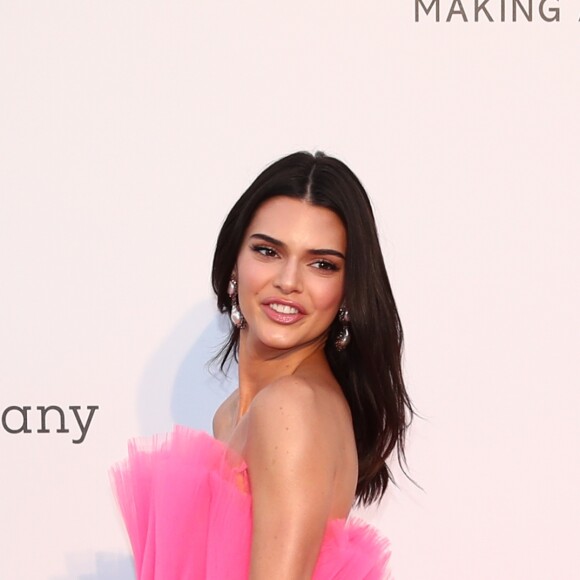 Kendall Jenner, habillée d'une robe de la collection Giambattista Valli x H&M, assiste à la soirée amfAR Gala Cannes 2019 à l'Eden Roc au Cap d'Antibes, lors du 72ème Festival International du Film de Cannes, le 23 mai 2019. © Jacovides / Moreau / Bestimage