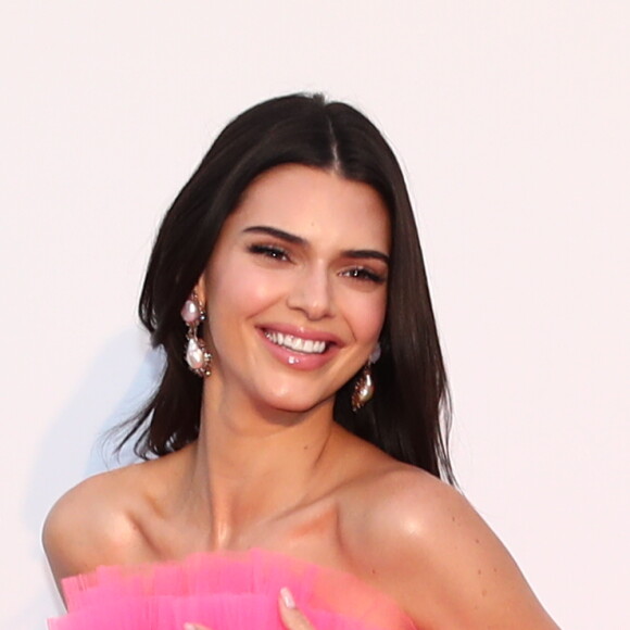 Kendall Jenner, habillée d'une robe de la collection Giambattista Valli x H&M, assiste à la soirée amfAR Gala Cannes 2019 à l'Eden Roc au Cap d'Antibes, lors du 72ème Festival International du Film de Cannes, le 23 mai 2019. © Jacovides / Moreau / Bestimage