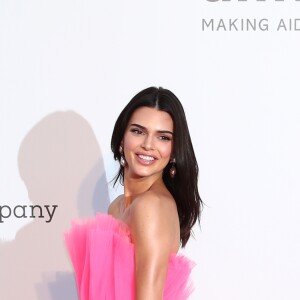 Kendall Jenner, habillée d'une robe de la collection Giambattista Valli x H&M, assiste à la soirée amfAR Gala Cannes 2019 à l'Eden Roc au Cap d'Antibes, lors du 72ème Festival International du Film de Cannes, le 23 mai 2019. © Jacovides / Moreau / Bestimage