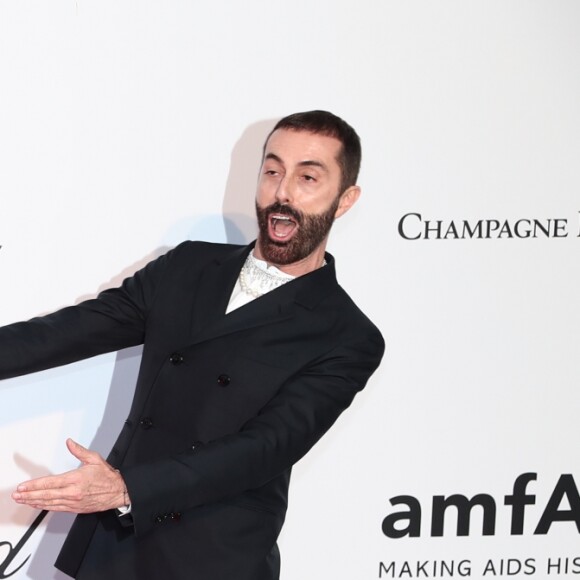 Kendall Jenner, habillée d'une robe Giambattista Valli x H&M, et le couturier Giambattista Valli, assistent à la soirée amfAR Gala Cannes 2019 à l'Eden Roc au Cap d'Antibes, lors du 72ème Festival International du Film de Cannes, le 23 mai 2019. © Jacovides / Moreau / Bestimage