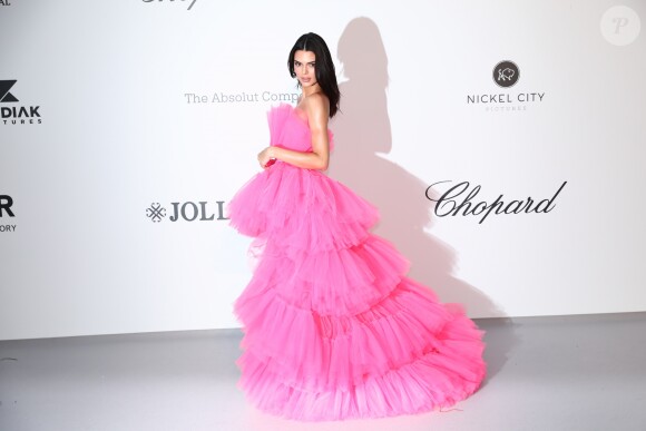 Kendall Jenner, habillée d'une robe de la collection Giambattista Valli x H&M, assiste à la soirée amfAR Gala Cannes 2019 à l'Eden Roc au Cap d'Antibes, lors du 72ème Festival International du Film de Cannes, le 23 mai 2019. © Jacovides / Moreau / Bestimage