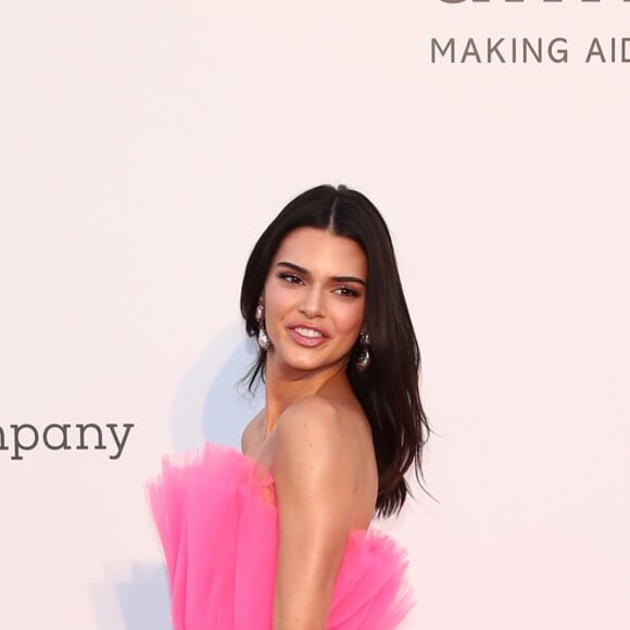 Kendall Jenner, habillée d'une robe de la collection Giambattista Valli x H&M, assiste à la soirée amfAR Gala Cannes 2019 à l'Eden Roc au Cap d'Antibes, lors du 72ème Festival International du Film de Cannes, le 23 mai 2019. © Jacovides / Moreau / Bestimage