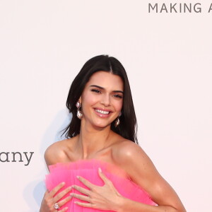 Kendall Jenner, habillée d'une robe de la collection Giambattista Valli x H&M, assiste à la soirée amfAR Gala Cannes 2019 à l'Eden Roc au Cap d'Antibes, lors du 72ème Festival International du Film de Cannes, le 23 mai 2019. © Jacovides / Moreau / Bestimage