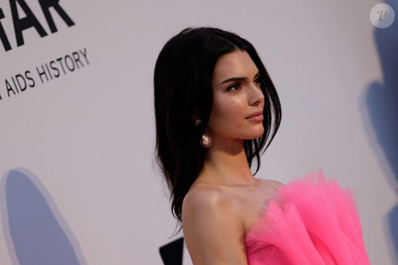 Kendall Jenner, habillée d'une robe de la collection Giambattista Valli x H&M, assiste à la soirée amfAR Gala Cannes 2019 à l'Eden Roc au Cap d'Antibes, lors du 72ème Festival International du Film de Cannes, le 23 mai 2019. © Jacovides / Moreau / Bestimage