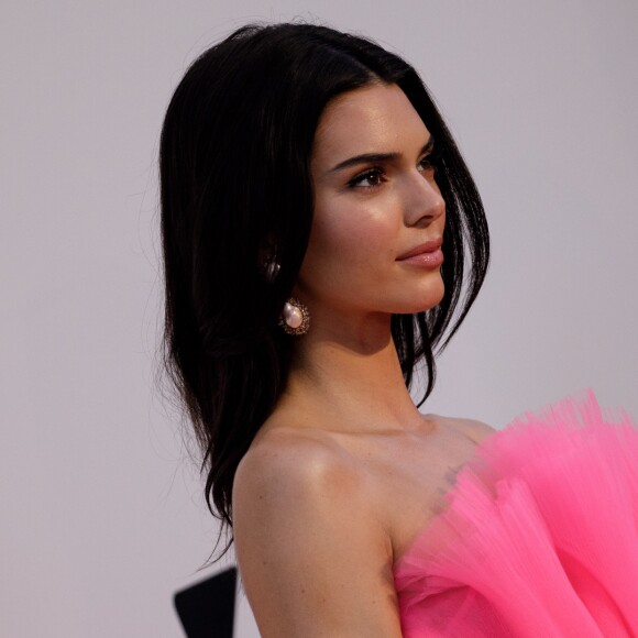 Kendall Jenner, habillée d'une robe de la collection Giambattista Valli x H&M, assiste à la soirée amfAR Gala Cannes 2019 à l'Eden Roc au Cap d'Antibes, lors du 72ème Festival International du Film de Cannes, le 23 mai 2019. © Jacovides / Moreau / Bestimage