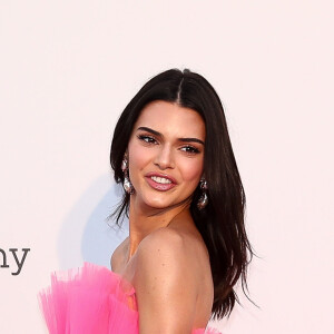 Kendall Jenner, habillée d'une robe de la collection Giambattista Valli x H&M, assiste à la soirée amfAR Gala Cannes 2019 à l'Eden Roc au Cap d'Antibes, lors du 72ème Festival International du Film de Cannes, le 23 mai 2019. © Jacovides / Moreau / Bestimage