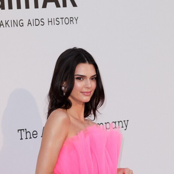 Kendall Jenner, habillée d'une robe de la collection Giambattista Valli x H&M, assiste à la soirée amfAR Gala Cannes 2019 à l'Eden Roc au Cap d'Antibes, lors du 72ème Festival International du Film de Cannes, le 23 mai 2019. © Jacovides / Moreau / Bestimage