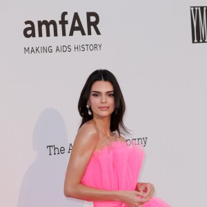 Kendall Jenner, habillée d'une robe de la collection Giambattista Valli x H&M, assiste à la soirée amfAR Gala Cannes 2019 à l'Eden Roc au Cap d'Antibes, lors du 72ème Festival International du Film de Cannes, le 23 mai 2019. © Jacovides / Moreau / Bestimage