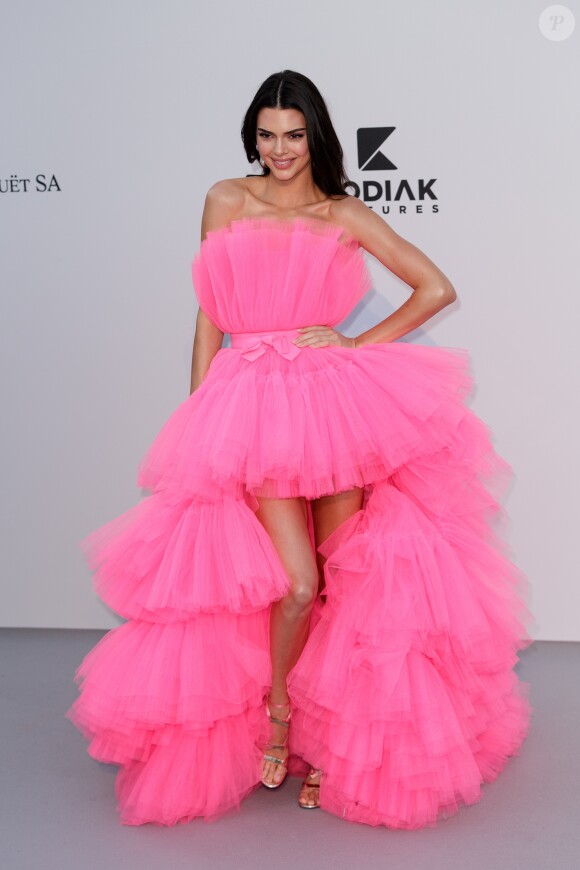 Kendall Jenner, habillée d'une robe de la collection Giambattista Valli x H&M, assiste à la soirée amfAR Gala Cannes 2019 à l'Eden Roc au Cap d'Antibes, lors du 72ème Festival International du Film de Cannes, le 23 mai 2019. © Jacovides / Moreau / Bestimage
