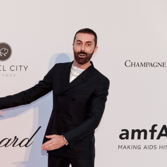 Kendall Jenner, habillée d'une robe Giambattista Valli x H&M, et le couturier Giambattista Valli, assistent à la soirée amfAR Gala Cannes 2019 à l'Eden Roc au Cap d'Antibes, lors du 72ème Festival International du Film de Cannes, le 23 mai 2019. © Jacovides / Moreau / Bestimage