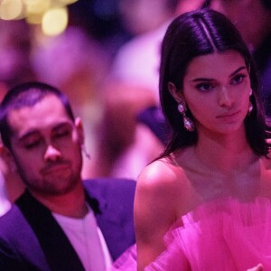 Kendall Jenner assiste à la vente aux enchères de la soirée amfAR Gala Cannes 2019 à l'Eden Roc au Cap d'Antibes lors du 72ème Festival International du Film de Cannes, le 23 mai 2019. © Jacovides / Moreau / Bestimage