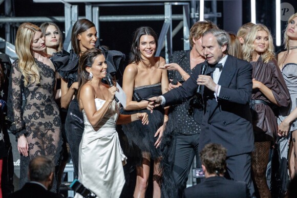 Kendall Jenner a participé au défilé du gala de l'amfAR Cannes à l'hôtel du Cap-Eden-Roc, en marge du 72ème Festival International du Film de Cannes. Antibes, le 23 mai 2019. © Jacovides / Moreau / Bestimage