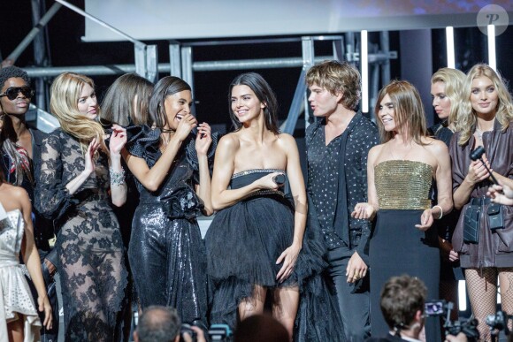 Kendall Jenner a participé au défilé du gala de l'amfAR Cannes à l'hôtel du Cap-Eden-Roc, en marge du 72ème Festival International du Film de Cannes. Antibes, le 23 mai 2019. © Jacovides / Moreau / Bestimage