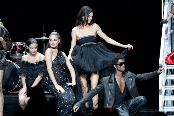 Kendall Jenner a participé au défilé du gala de l'amfAR Cannes à l'hôtel du Cap-Eden-Roc, en marge du 72ème Festival International du Film de Cannes. Antibes, le 23 mai 2019. © Jacovides / Moreau / Bestimage