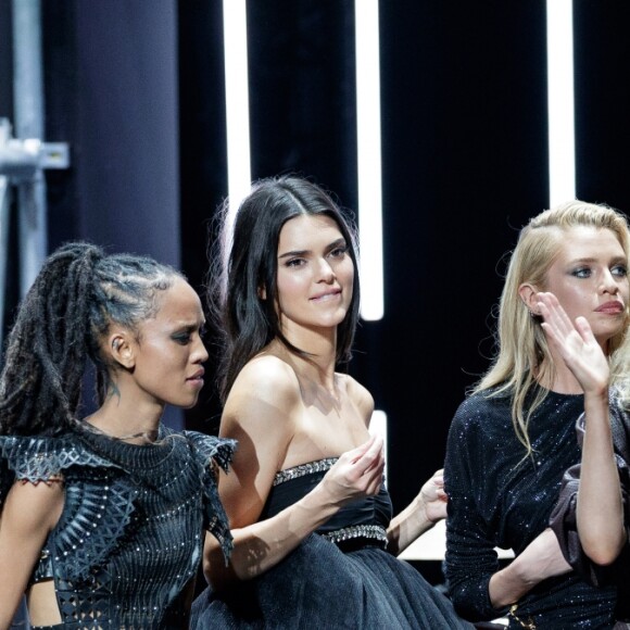 Kendall Jenner a participé au défilé du gala de l'amfAR Cannes à l'hôtel du Cap-Eden-Roc, en marge du 72ème Festival International du Film de Cannes. Antibes, le 23 mai 2019. © Jacovides / Moreau / Bestimage