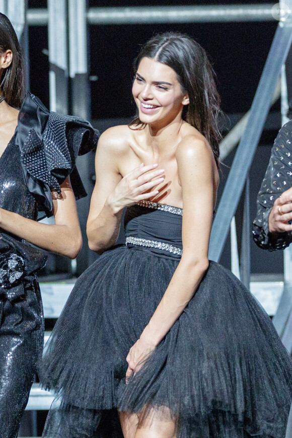 Kendall Jenner a participé au défilé du gala de l'amfAR Cannes à l'hôtel du Cap-Eden-Roc, en marge du 72ème Festival International du Film de Cannes. Antibes, le 23 mai 2019. © Jacovides / Moreau / Bestimage
