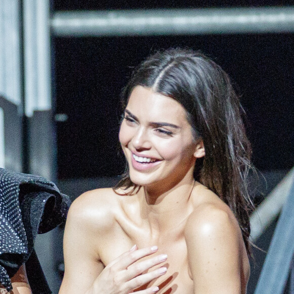 Kendall Jenner a participé au défilé du gala de l'amfAR Cannes à l'hôtel du Cap-Eden-Roc, en marge du 72ème Festival International du Film de Cannes. Antibes, le 23 mai 2019. © Jacovides / Moreau / Bestimage