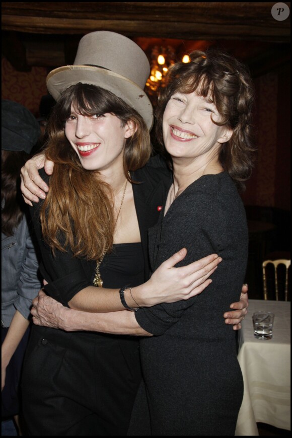 Lou Doillon et sa mère Jane Birkin à Paris le 2 mars 2008