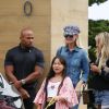 Laeticia Hallyday, sa fille Joy et Christina - Les filles de L.Hallyday et deux amies d'école vendent de la limonade pour collecter des fonds pour l'association de leur mère au Vietnam, devant la villa de Pacific Palisades, Los Angeles, Californie Etats-Unis, le 18 mai 2019.