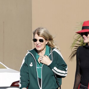 Laeticia Hallyday et sa mère Françoise Thibaut (en survêtements) sont allées déjeuner au restaurant japonais "Sushi Zo" près du Lycée Français à Los Angeles, le 5 février 2019.