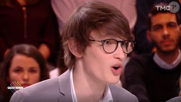 Aurélien Enthoven, fils de Carla Bruni et Raphaël Enthoven, sur le plateau de "Quotidien" (TMC) le 12 mars 2018.