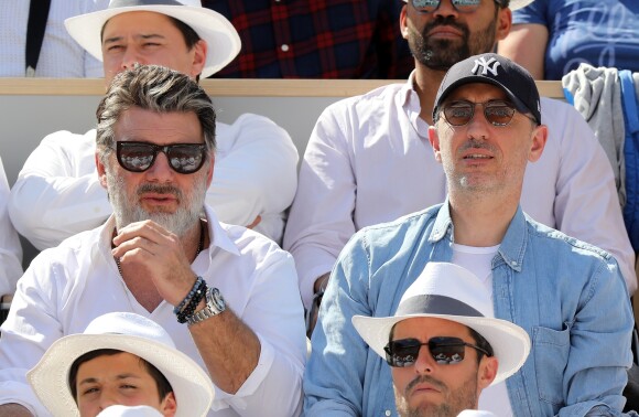 Philippe Lellouche et Gad Elmaleh dans les tribunes lors des internationaux de tennis de Roland-Garros à Paris, France, le 31 mai 2019. © Jacovides-Moreau/Bestimage