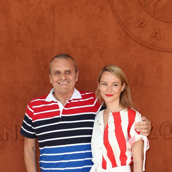 Jean-Charles de Castelbajac et sa compagne Pauline de Drouas au village lors des internationaux de tennis de Roland-Garros à Paris, France, le 1 juin 2019. © Jacovides-Moreau/Bestimage