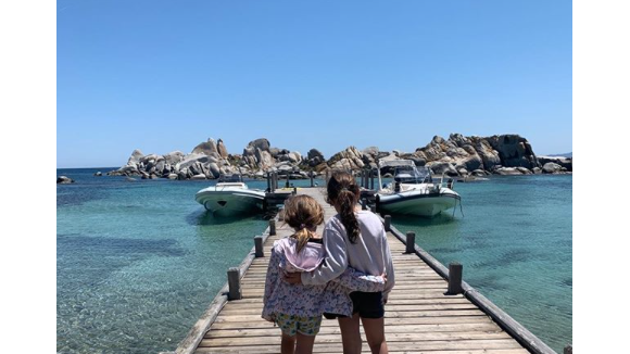 Marc-Olivier Fogiel : Vacances de rêve en Corse avec ses filles Mila et Lily